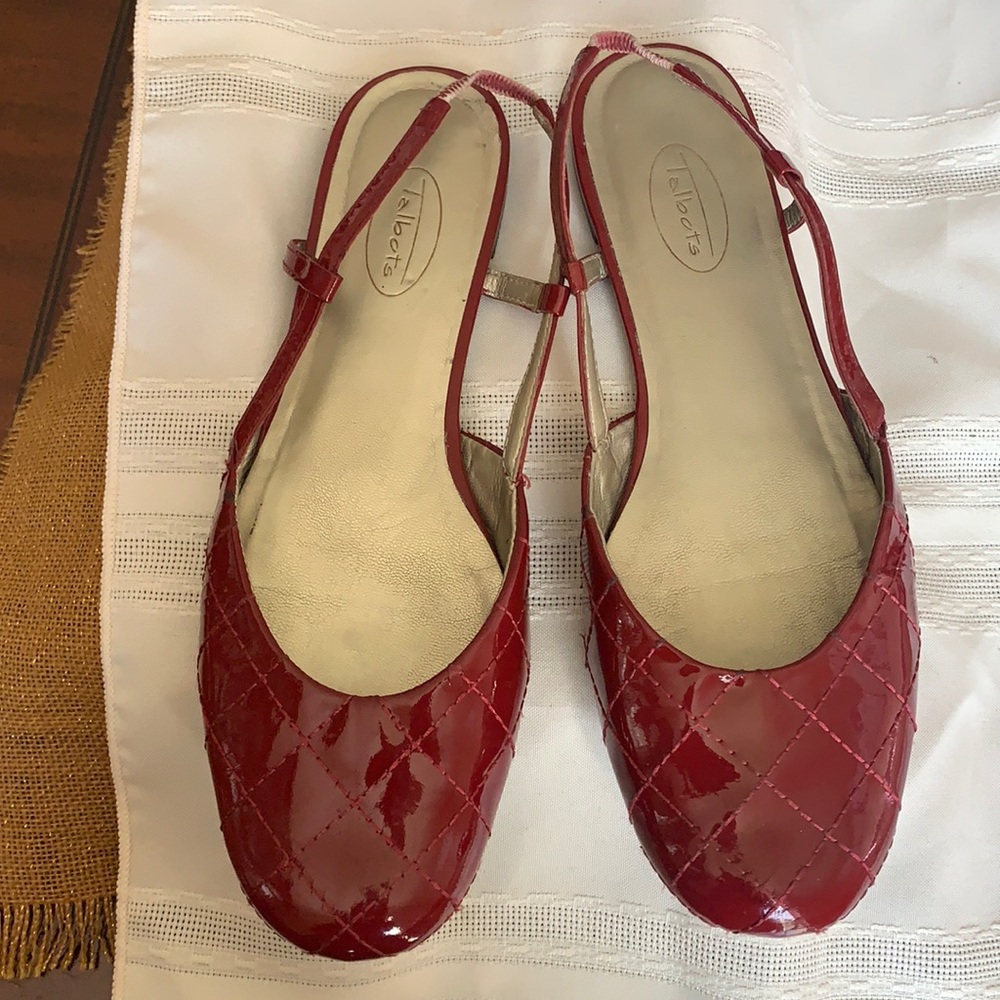 TALBOTS PATENT LEATHER FLATS🥿🥿🎉
